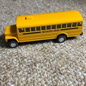 Toysmith 5 inch Diecast Pull Back School Bus